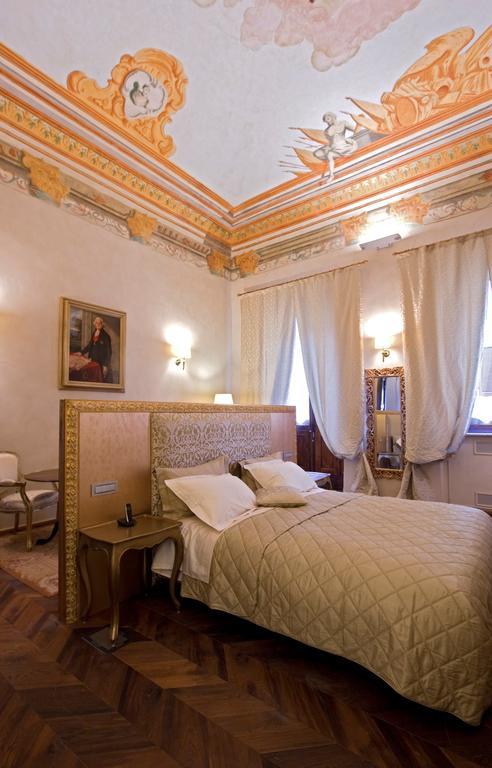 مبيت وإفطار Montepulciano Stazione Palazzo Carletti الغرفة الصورة