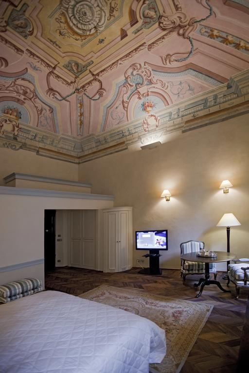 مبيت وإفطار Montepulciano Stazione Palazzo Carletti الغرفة الصورة